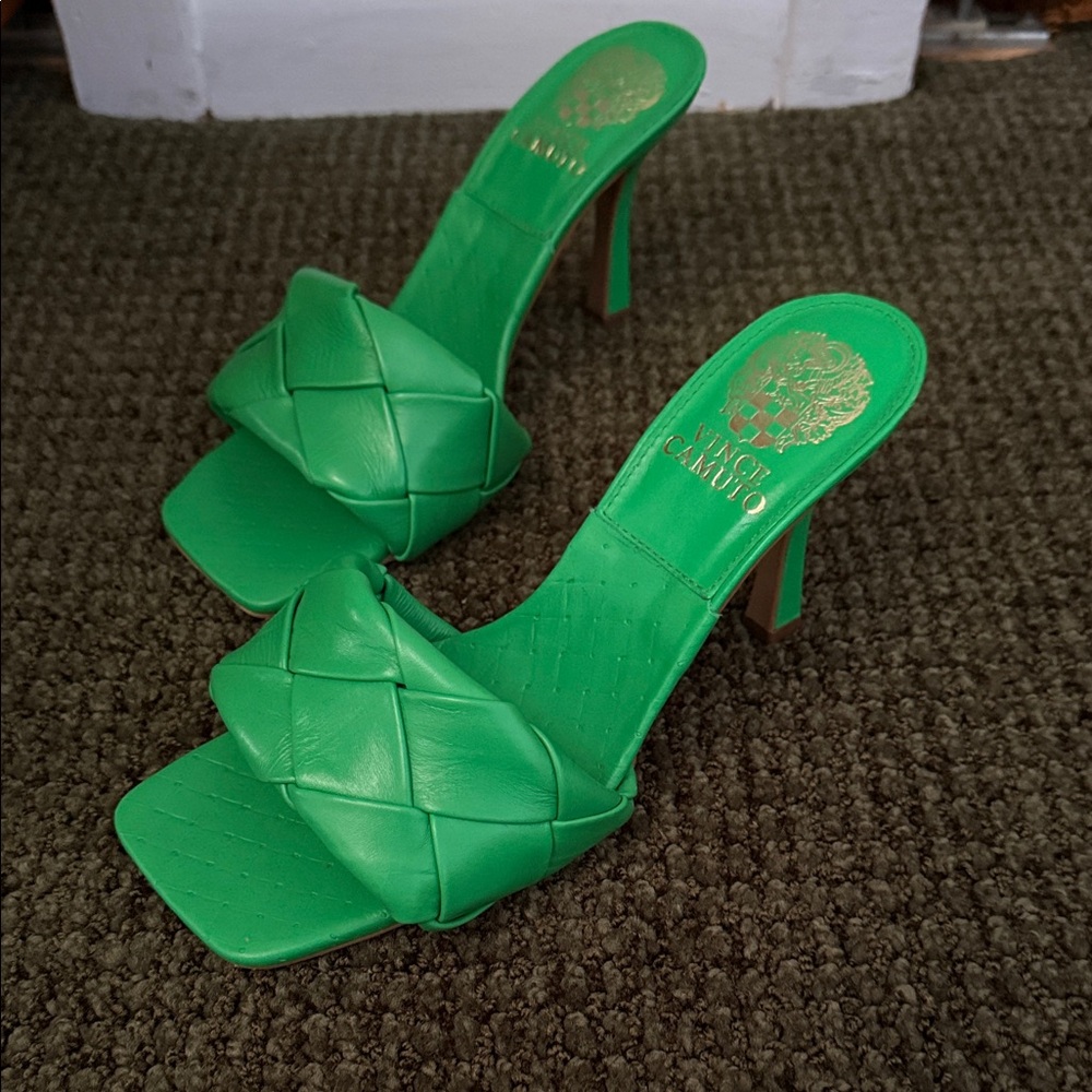 Vince Camuto Emerald Woven Slide Sandals - Picture 4 of 4